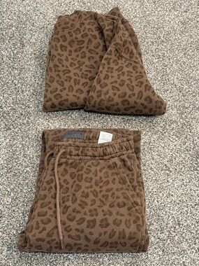 Abercrombie & Fitch Leopard-Print Sweatshirt And Sweatpants Set Size XS